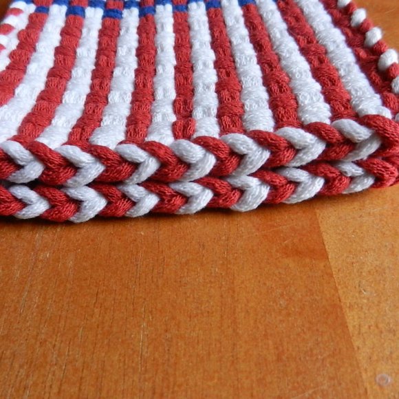 Set of 2 Handmade Artisan Woven Loomed Patriotic Potholders Hot Pads Trivets - Picture 6 of 7